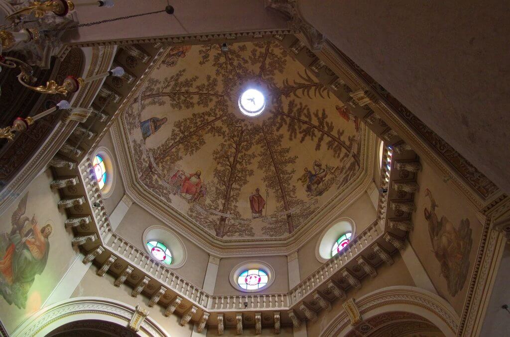 Parrocchia Santi Pietro e Paolo a Marano di Valpolicella: cupola con tamburo ottagonale con balaustra (per i cantori?) in ordine tuscanico, oculi per illuminare (foto Paolo Villa-ctg Lessinia)